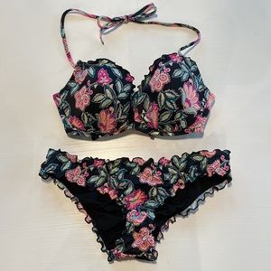 EUC Women’s Floral Bikini Size 34C Top / Small Bottom